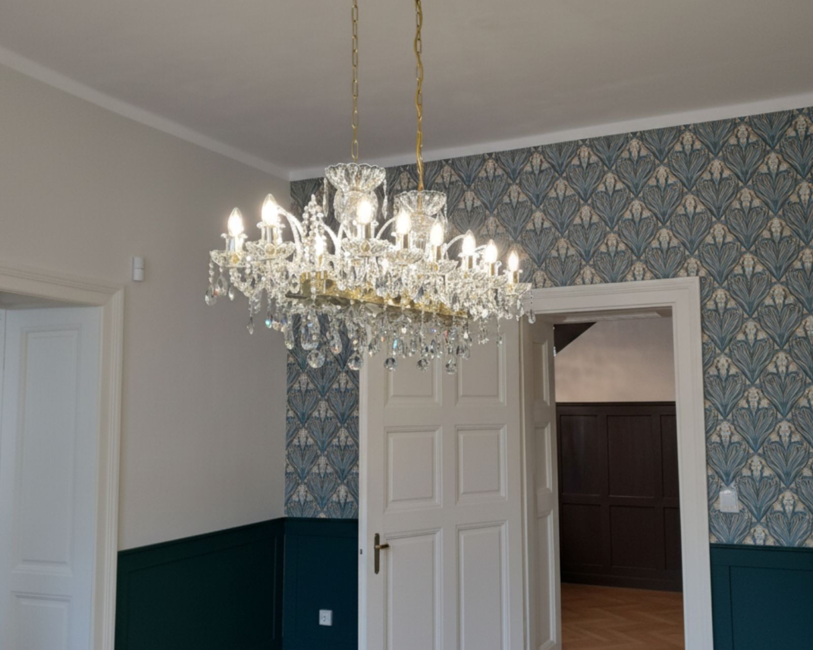 Хрустальная люстра